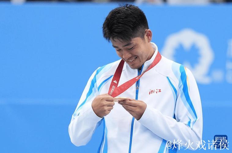 吴易昺2-1击败商竣程 首次闯入全运会网球男单决赛并夺冠